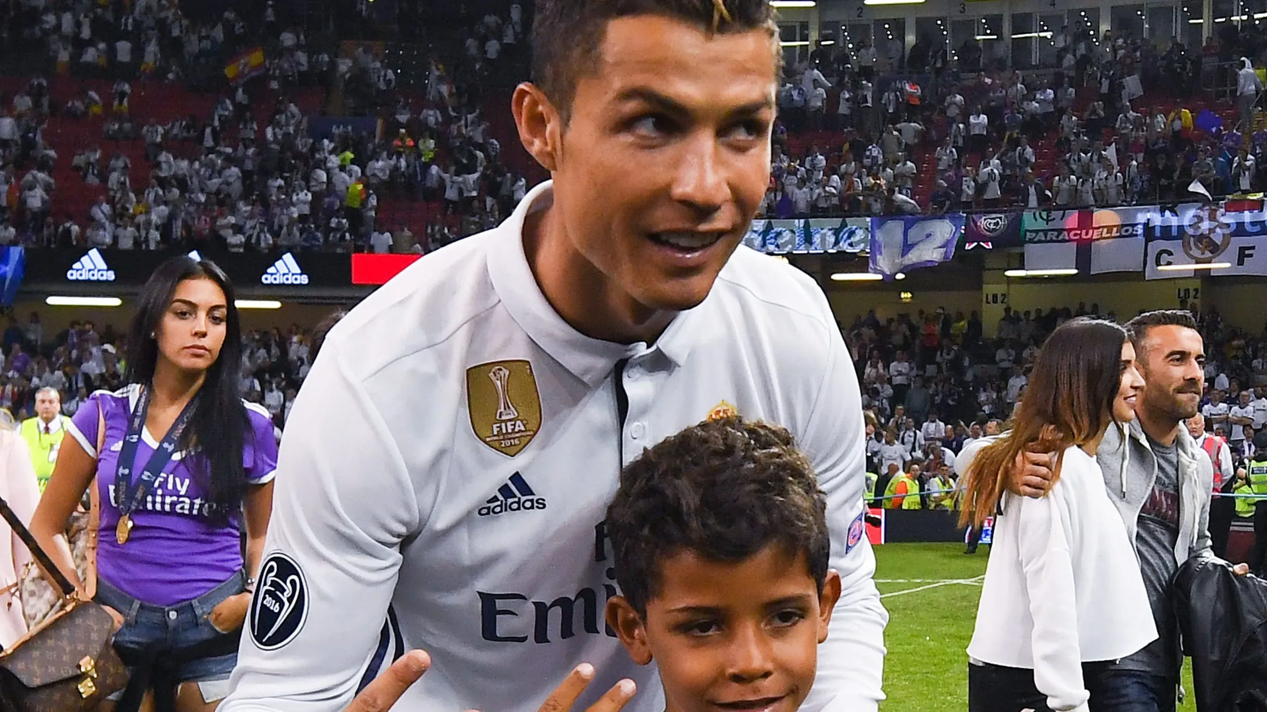 Cristiano Ronaldo y su hijo, con el mismo amor por el fútbol desde siempre (Getty)