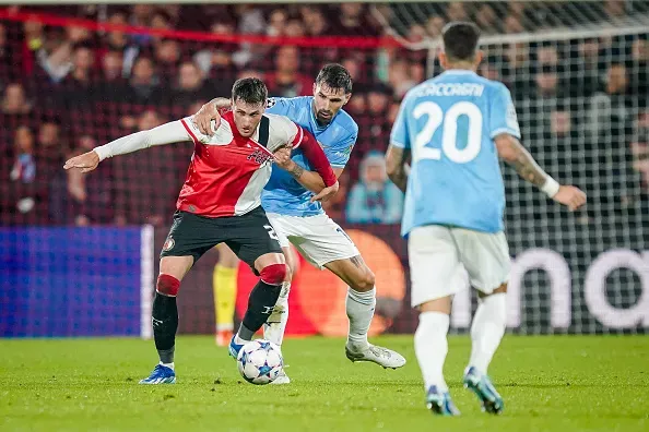 ROTTERDAM, 25-10-2023 Stadium Feijenoord De Kuip, Uefa Champions league Football season 2023 / 2024 Match between Feyenoord and S.S. Lazio , 3-1 , Feyenoord player Santiago Gimenez (l) and Lazio Roma player Alessio Romagnoli – Photo by Icon sport during the UEFA Champions League groupe E match between Feyenoord Rotterdam and Societa Sportiva Lazio at Feyenoord Stadium on October 25, 2023 in Rotterdam, Netherlands. (Photo by ProShots/Icon Sport via Getty Images)