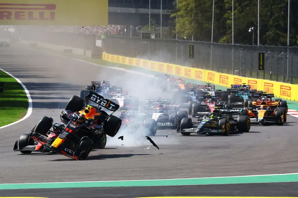 El momento del choque entre Checo y Leclerc (Getty Images)