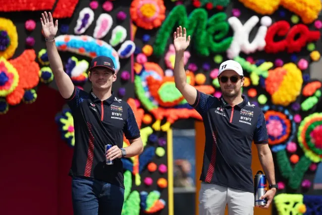 Max Verstappen de Red Bull Racing y Sergio Checo Pérez. Foto: Getty Images
