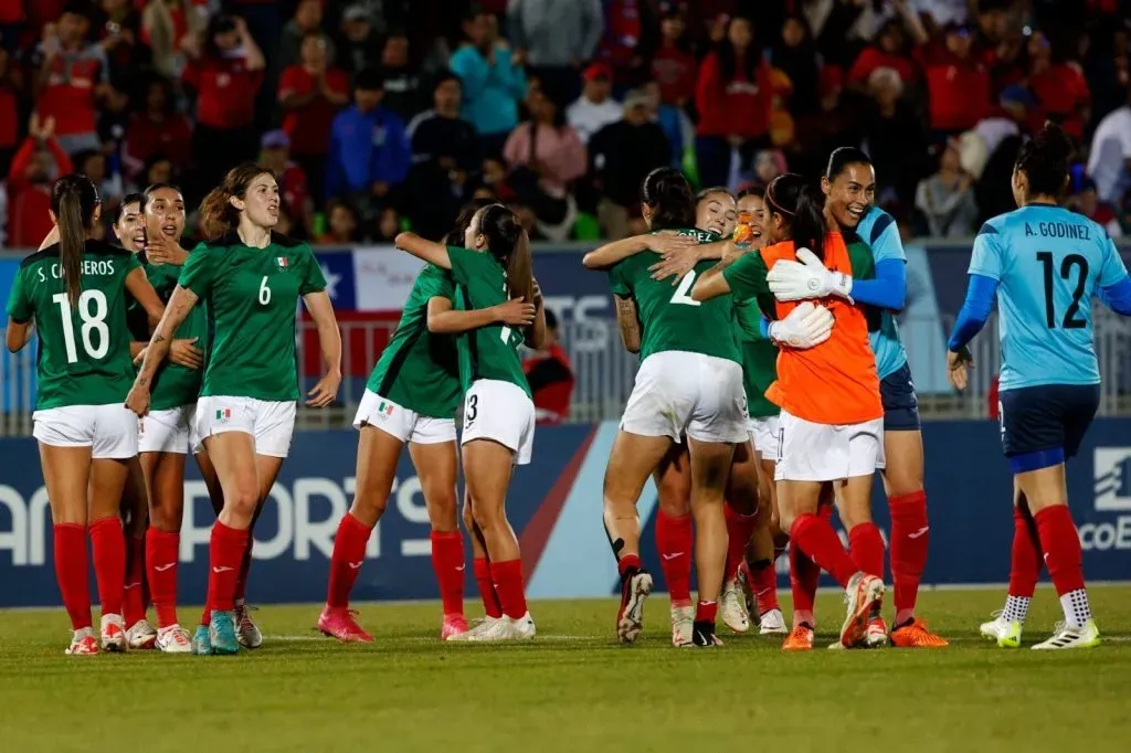 La Selección de México Femenil celebra su medalla de Oro en los Juegos Panamericanos 2023. Foto: Photosport