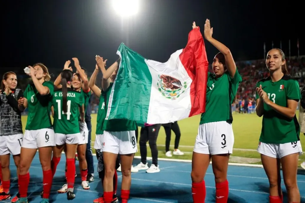 La Selección Mexicana Femenil celebra su medalla de Oro en los Juegos Panamericanos 2023. Foto: Photosport