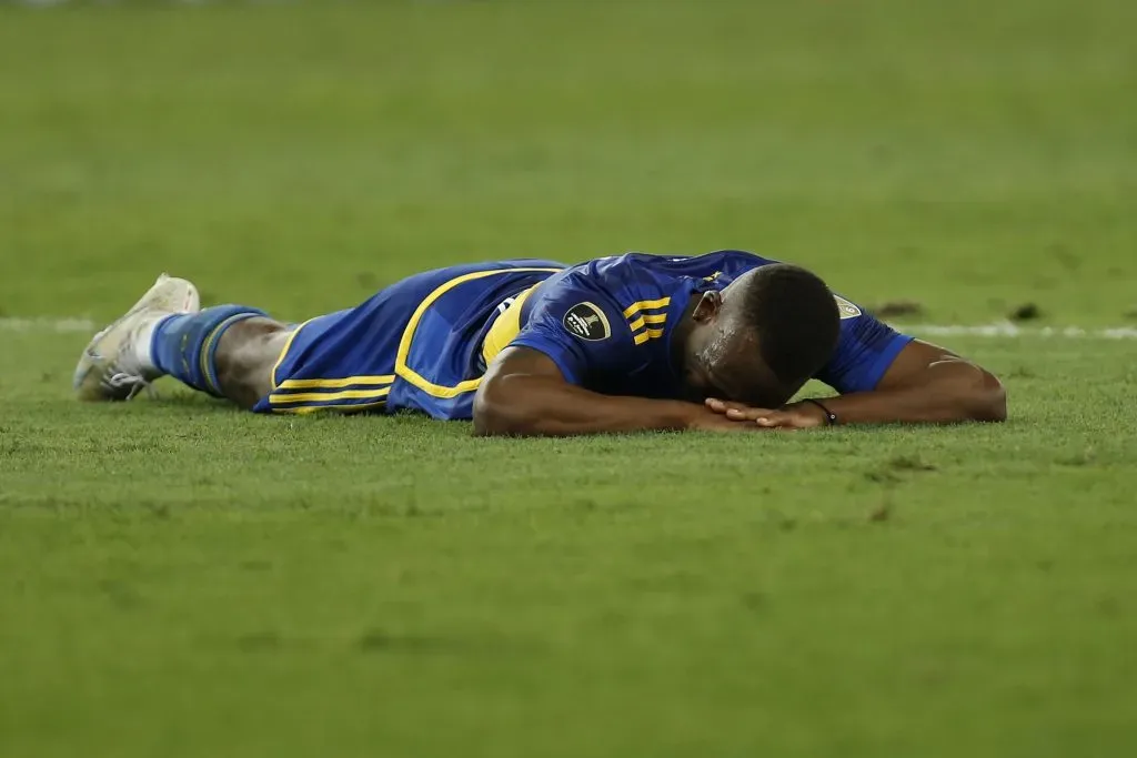 Luis Advíncula lamenta perder el título en la Copa Libertadores. Foto: Getty Images