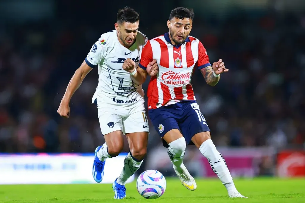 Alexis Vega falló un penal que pudo haber sido el empate para Chivas (Getty)