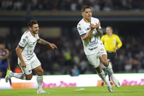 Gabriel Fernandez de los Pumas celebra su gol. Foto: Getty Images