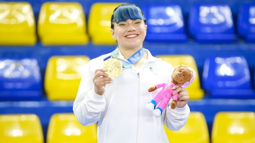 Alexa Moreno con la medalla de Oro en los juegos de Centroamérica y Caribe de San Salvador 2023.