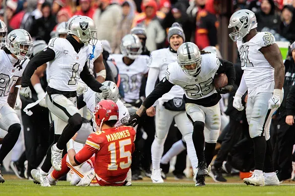 NFL mahomes raiders navidad