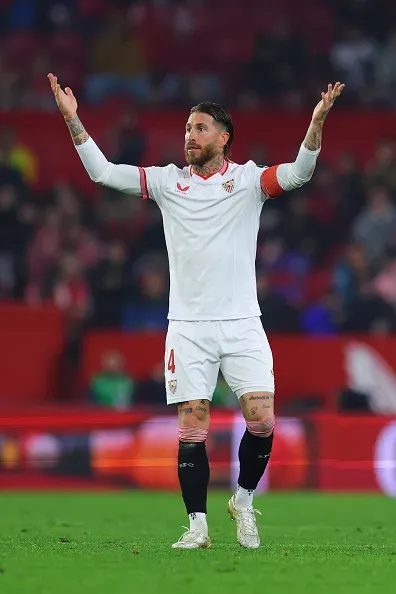 Sergio Ramos del Sevilla FC reacciona durante partido en LaLiga de España. Foto: Getty Images