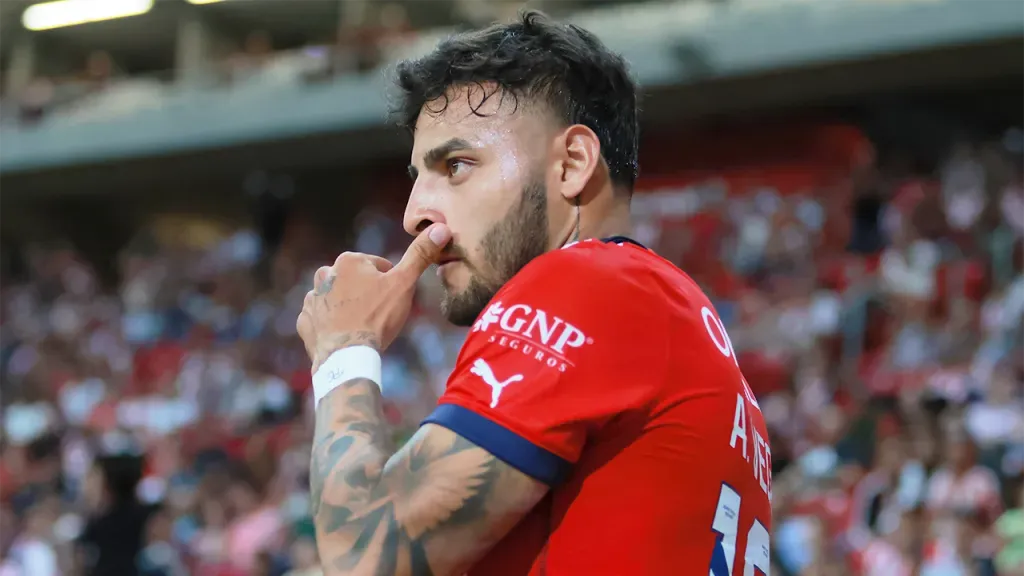 ¿Por qué Alexis Vega sigue sin jugar con Chivas - Imago 7