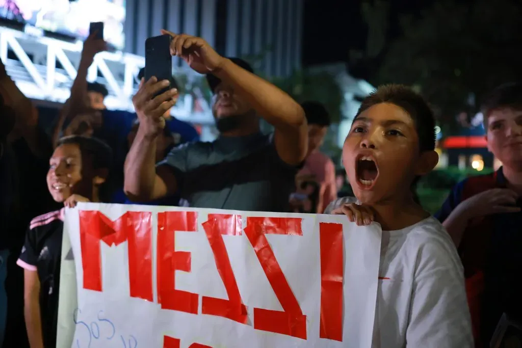 Hasta un MES de sueldo para ver a Messi en El Salvador. Foto: Getty images