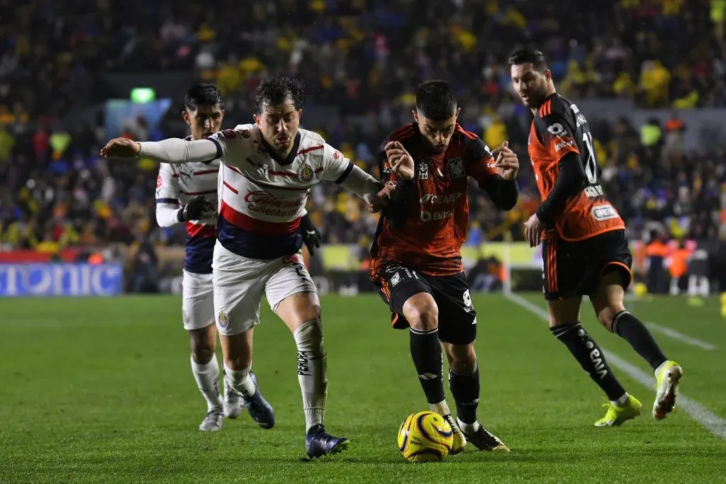 Tigres y Chivas durante el partido correspondiente a la jornada 2 del torneo Clausura 2024. Foto/ Imago7