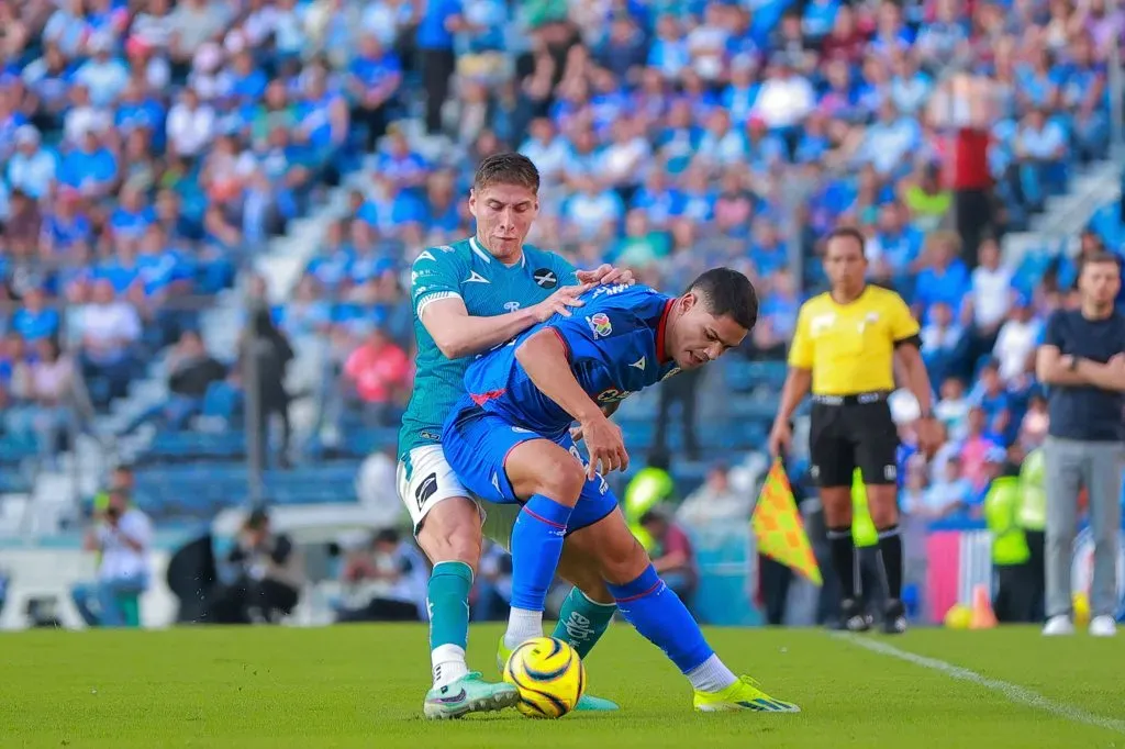 Luis Olivas y Gabriel Fernández, durante el partido correspondiente a la jornada 3. Foto: Imago7