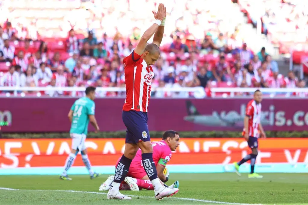 Chicharito Hernández durante el partido ante el Club León. Foto: Imago7