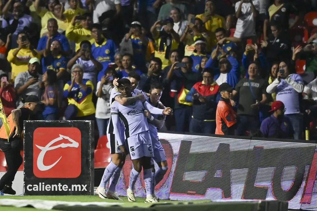 Javairo Dilrosun, marca golazo de América ante Tigres. Foto: Imago7 correspondiente a la jornada 11 del torneo Clausura 2024 de la Liga BBVA MX, entre las Águilas del América y los Tigres de la U.A.N.L., realizado en el Estadio Azteca. Foto: Imago7/ Rafael Vadillo