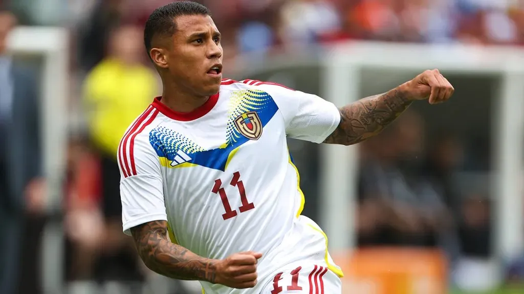 Venezuela y su uniforme de visita.