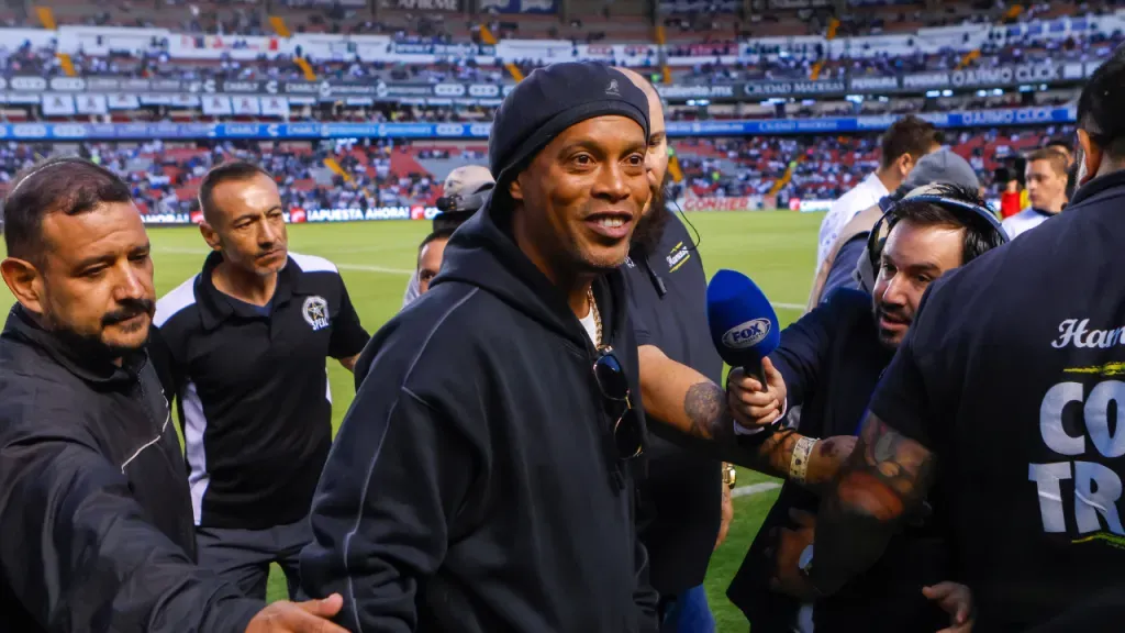 Ronaldinho jugó varios meses en Querétaro y hoy estuvo presente en La Corregidora para celebrar el regreso de la afición.