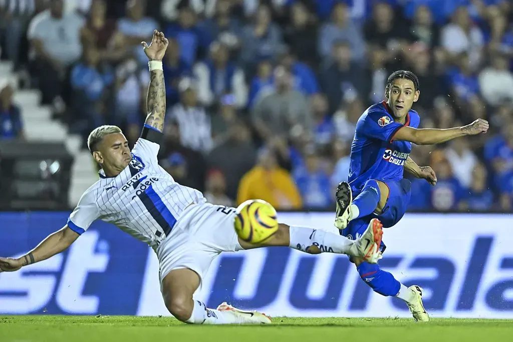 Uriel Antuna anota su segundo gol con Cruz Azul ante Rayados. Foto: Imago7