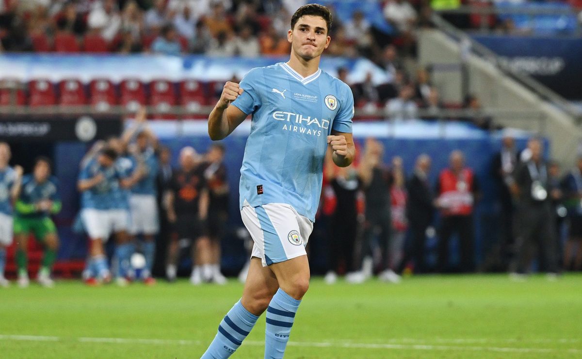 Ex River: campeón de la Supercopa de Europa Julián Álvarez con el Manchester City Ex River: campeón de la Supercopa de Europa Julián Álvarez con el Manchester City