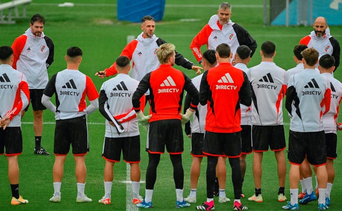 Sólo quedan 18: los jugadores de Martín Demichelis tras la lesión de Manuel Lanzini Sólo quedan 18: los jugadores de Martín Demichelis tras la lesión de Manuel Lanzini