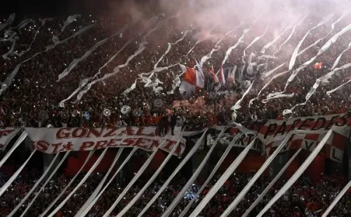Más de 65.000 hinchas alentaron a Riveren el estadio Monumental