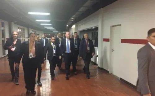 Gianni Infantino, rumbo a una reunión con D’Onofrio, Angelici y Domínguez. (Foto: LPM)