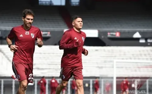 Ponzio junto a Juanfer: ambos ya se entrenan a la par de sus compañeros.