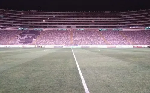 Agrietado: así luce el césped del estadio Monumental de Lima.