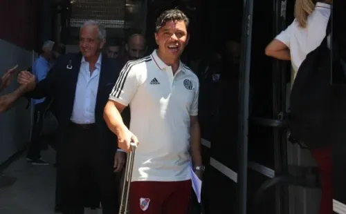 Gallardo, antes de ingresar al micro de River. (Foto: Diego Haliasz/Prensa River)