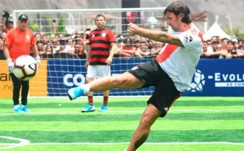 Cavenaghi, en el partido de las leyendas entre River y Flamengo.