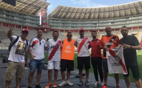 Trato cordial entre hinchas de ambos equipos.