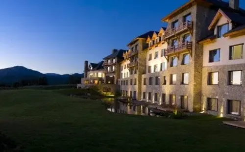 Loi Suites Chapelco Hotel, hogar de River en San Martín de Los Andes.