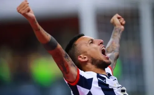 Vangioni celebra el penal decisivo de la serie. Foto: Rayados Oficial.