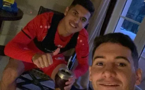 Palacios junto a Alario, tomando unos mates en Alemania.