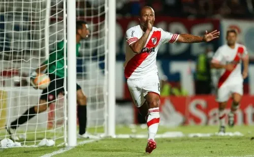 Sánchez grita su gol ante San Lorenzo en el estadio Pedro Bidegain. Foto: Getty