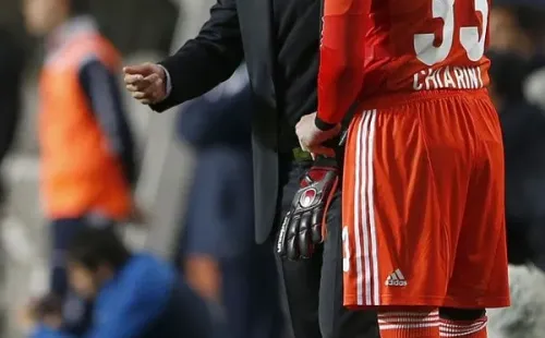 Chiarini recibiendo las órdenes de Marcelo Gallardo (Getty)