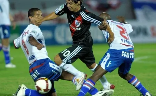 Marcelo Gallardo(05/06 – 08/09). El hoy director técnico de River usó la dorsal en el Clausura 2009 en el cual jugó 14 partidos y anotó cuatro goles (uno de tiro libre a Boca). Fuente: Getty