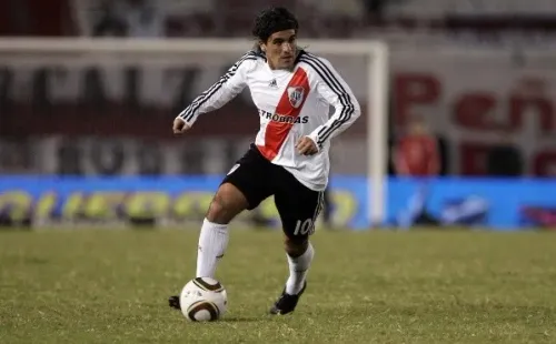 Ariel Ortega(96/97 – 10/11). El Burrito agarró la 10 en su cuarta etapa en el club. Su paso con ese número en ese fragmento fueron 40 partidos oficiales con cuatro goles hasta que se fue cedido a All Boys. Fuente: Getty.
