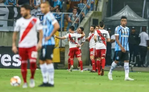 Pity festejó con Enzo Pérez mientras 4.000 hinchas gritaban el gol. (FOTO: Getty)