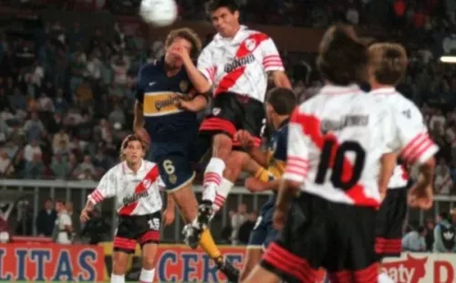 La imagen inolvidable del cabezazo de Celso para el 3-3 del 23 de marzo de 1997