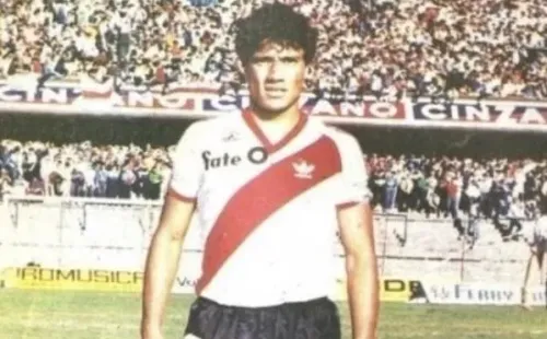 Héctor Enrique jugó 158 partidos en River, hizo 9 goles y ganó 5 títulos