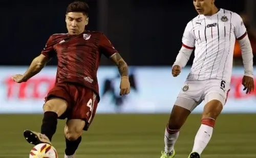 La última camiseta que utilizó River en homenaje a Torino (Archivo)