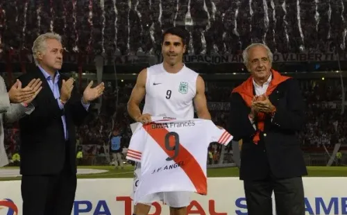 Ángel fue condecorado antes de la final de Sudamericana 2014. (FOTO: Getty)