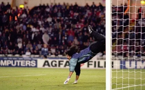 La atajada que es una marca registrada de Higuita.