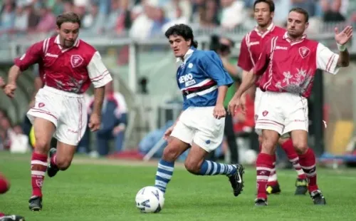 Con la camiseta de la Sampdoria, uno de los clubes de los que jugó en el exterior.