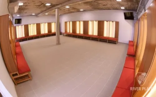 Los vestuarios ya están equipados luego de las remodelaciones de hace unos años (Prensa River)