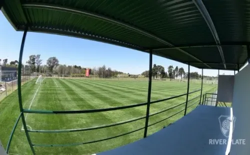 Una de las canchas con las que cuenta el River Camp (Prensa River)