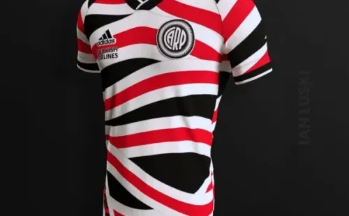 El concepto de la camiseta enfocada en la bandera. (@ILuski_)