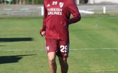 Ahora sí: Cachete trabajó en Ezeiza y participó de los test físicos (Foto: Prensa River).