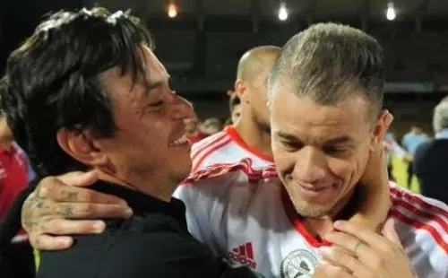 El abrazo de D’Alessandro y Gallardo luego de la consagración en la Copa Argentina (Prensa River)