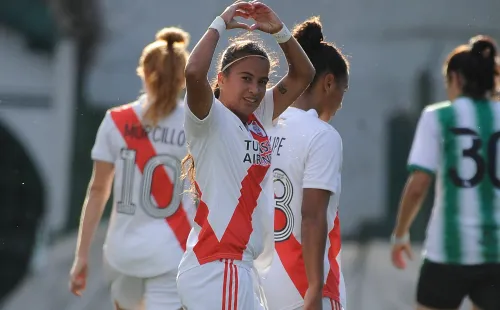La uruguaya Carolina Birizamberri marcó el segundo tanto de la goleada. (Foto: Prensa River).